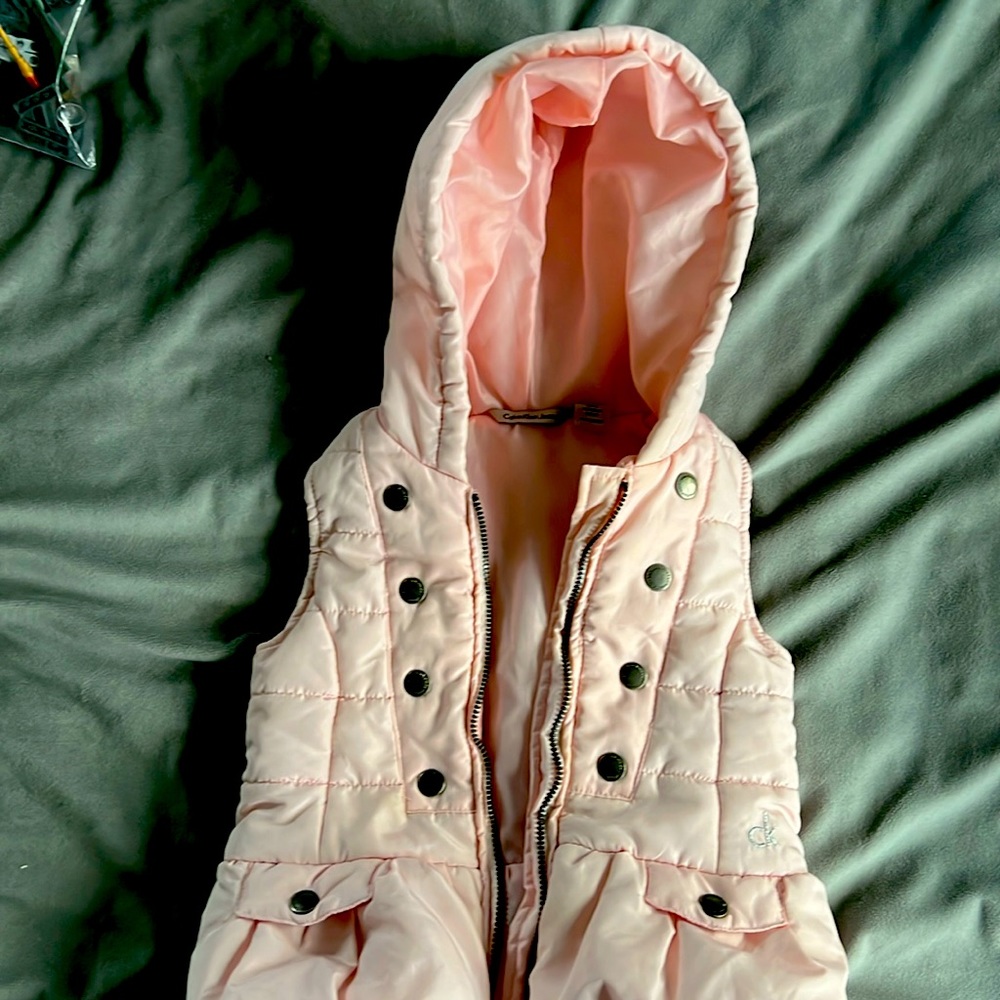 Calvin Kline little girls hooded puffer vest